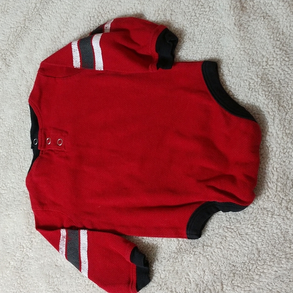 2/$15 Arkansas Razorbacks Long Sleeve Onesie 12 Months - Picture 4 of 6